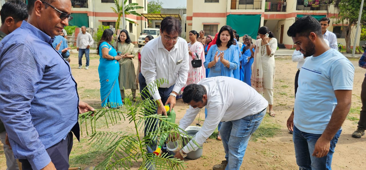 અમદાવાદ મંડળે વિશ્વ પર્યાવરણ દિવસ" પર પ્લાસ્ટિક પ્રદૂષણ દૂર કરવા માટે વ્યાપક અભિયાન ચલાવ્યું